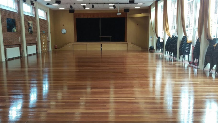 Aplicação De Resina Bona Em Piso De Madeira (11) 95781-7335  Carla orçamento grátis