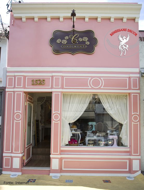 Fachada de loja com boiserie, estilo europeu francês e provençal