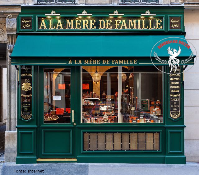 Fachada de loja com boiserie, estilo europeu francês e provençal