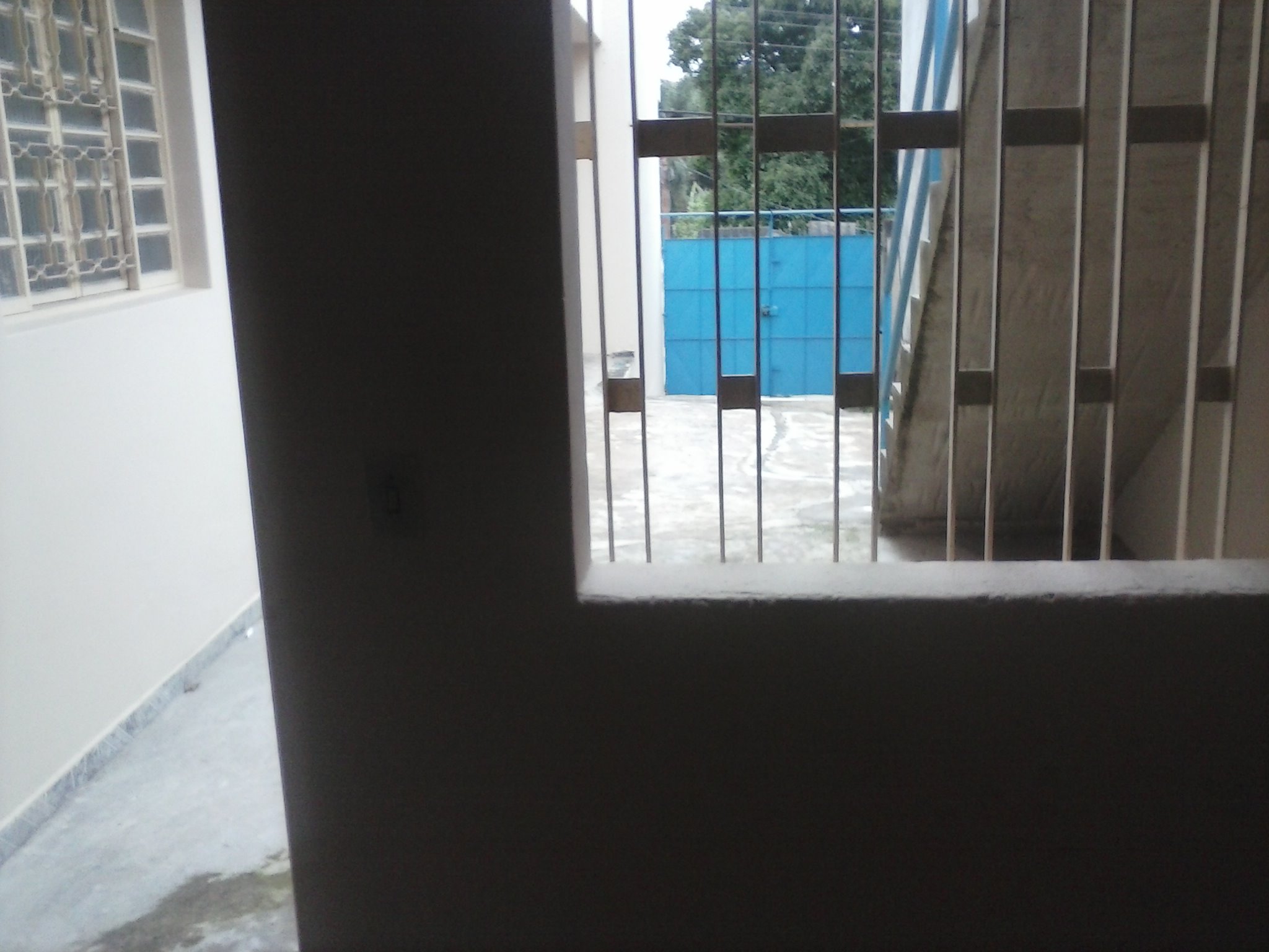 Imovel em alvenaria com duas casas e um salão comercial